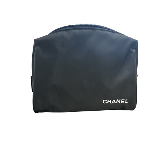 618. Chanel Parfums Makeup Bag Toiletry - New Without Tags - Picture 1 of 5